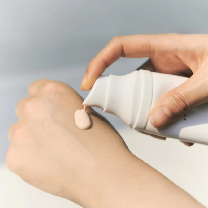 Skin1004 – Centella Tone-Up Sunscreen SPF50+ PA++++ | Écran Solaire Éclaircissant & Correcteur de Teint